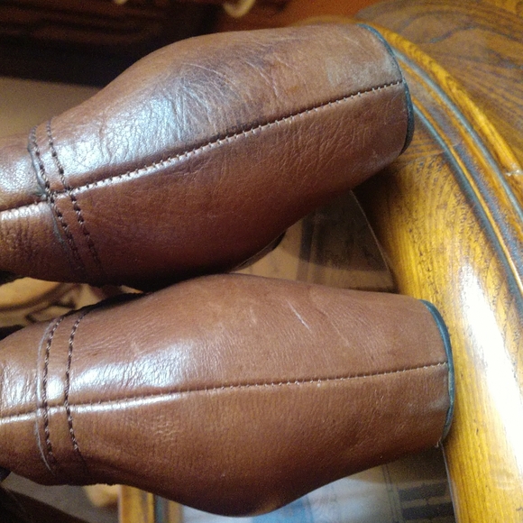 Boot's - Picture 5 of 6